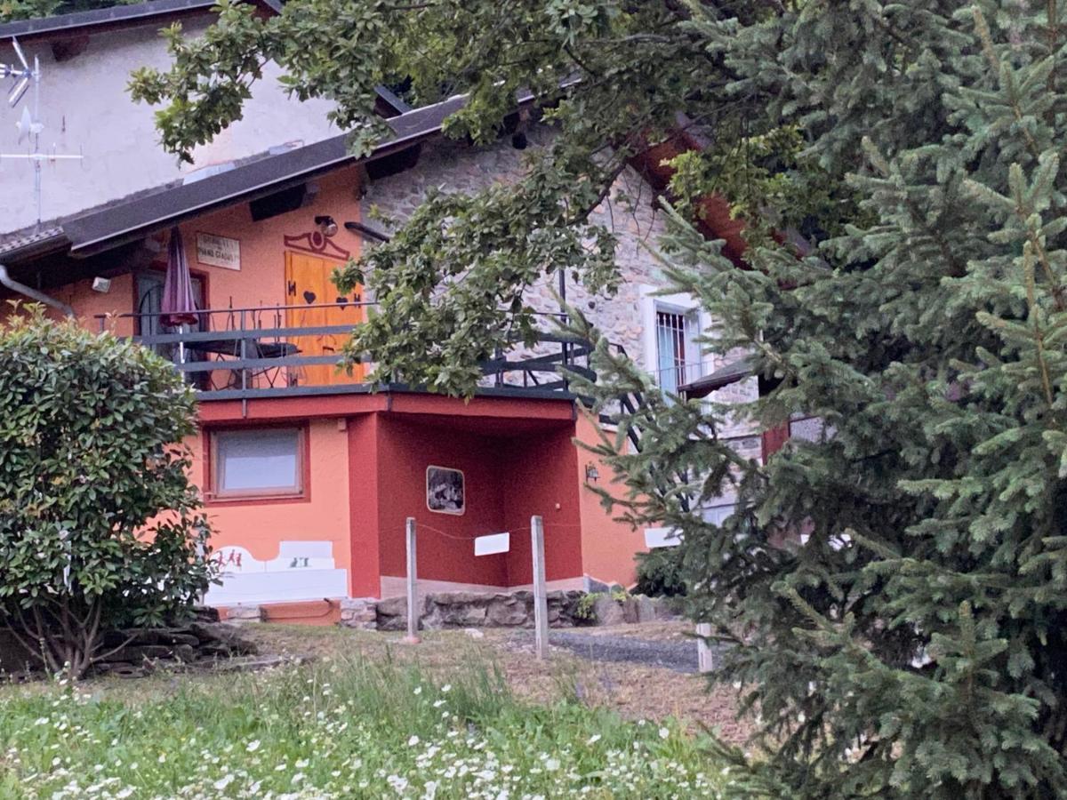 La Casa Dei Nonni Con Spa Privata Su Richiesta Villa Pont Canavese Bagian luar foto