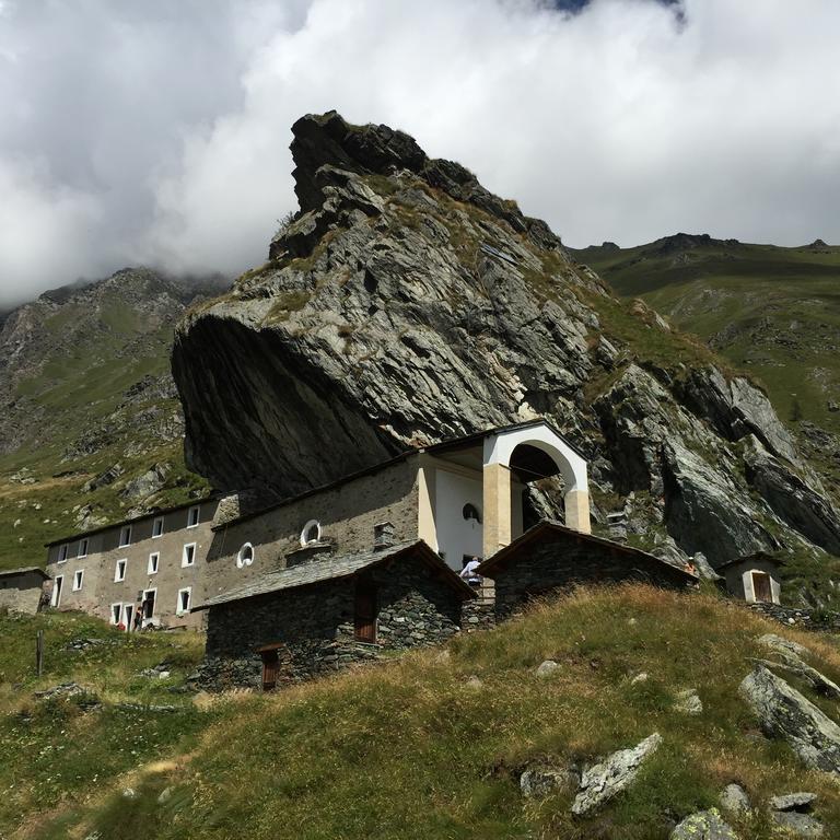 La Casa Dei Nonni Con Spa Privata Su Richiesta Villa Pont Canavese Bagian luar foto